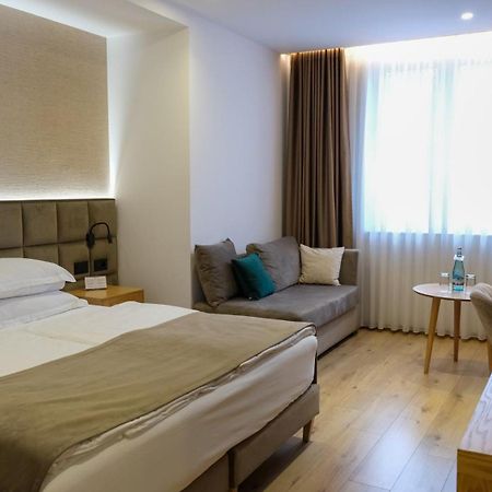Sibb Hotel Тирана Экстерьер фото