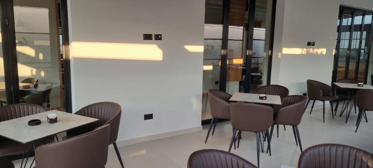 Sibb Hotel Тирана Экстерьер фото