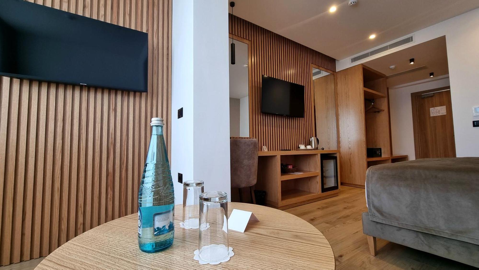 Sibb Hotel Тирана Экстерьер фото