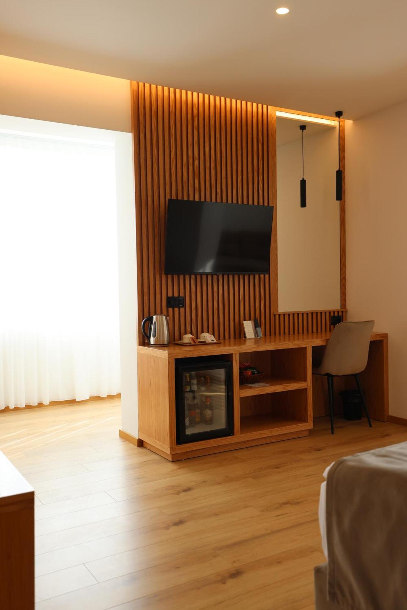 Sibb Hotel Тирана Экстерьер фото