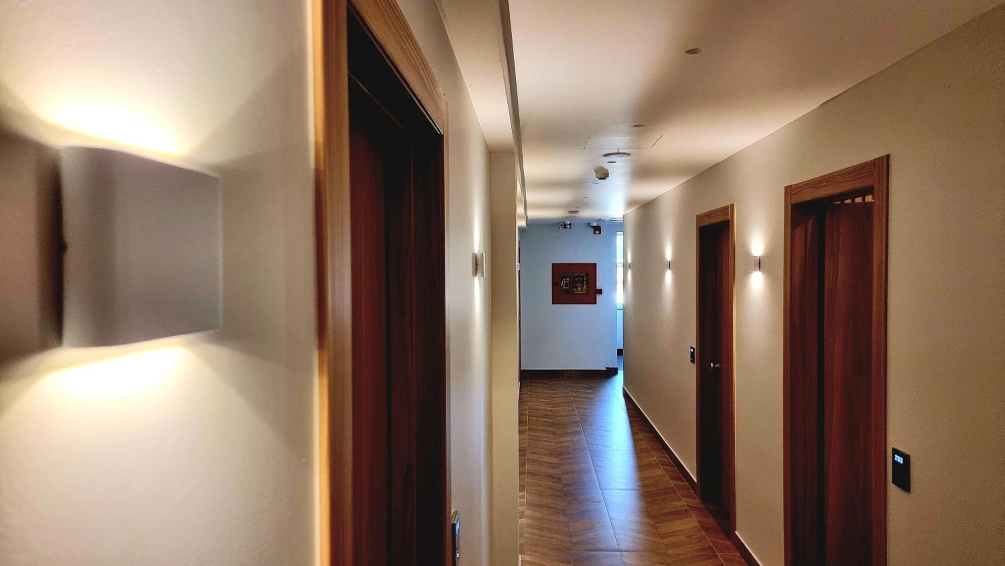 Sibb Hotel Тирана Экстерьер фото