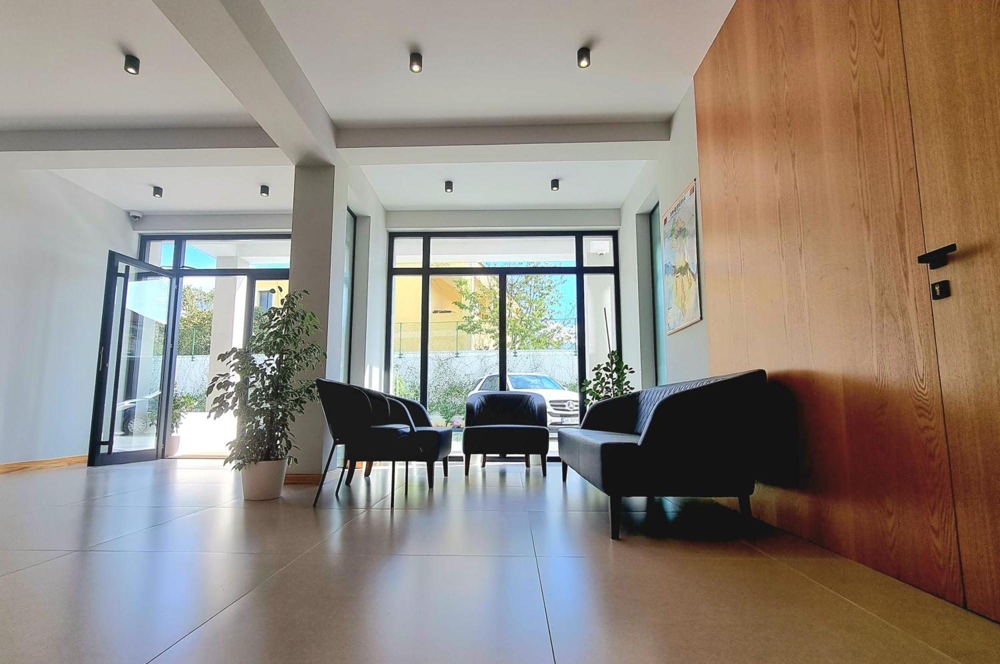 Sibb Hotel Тирана Экстерьер фото
