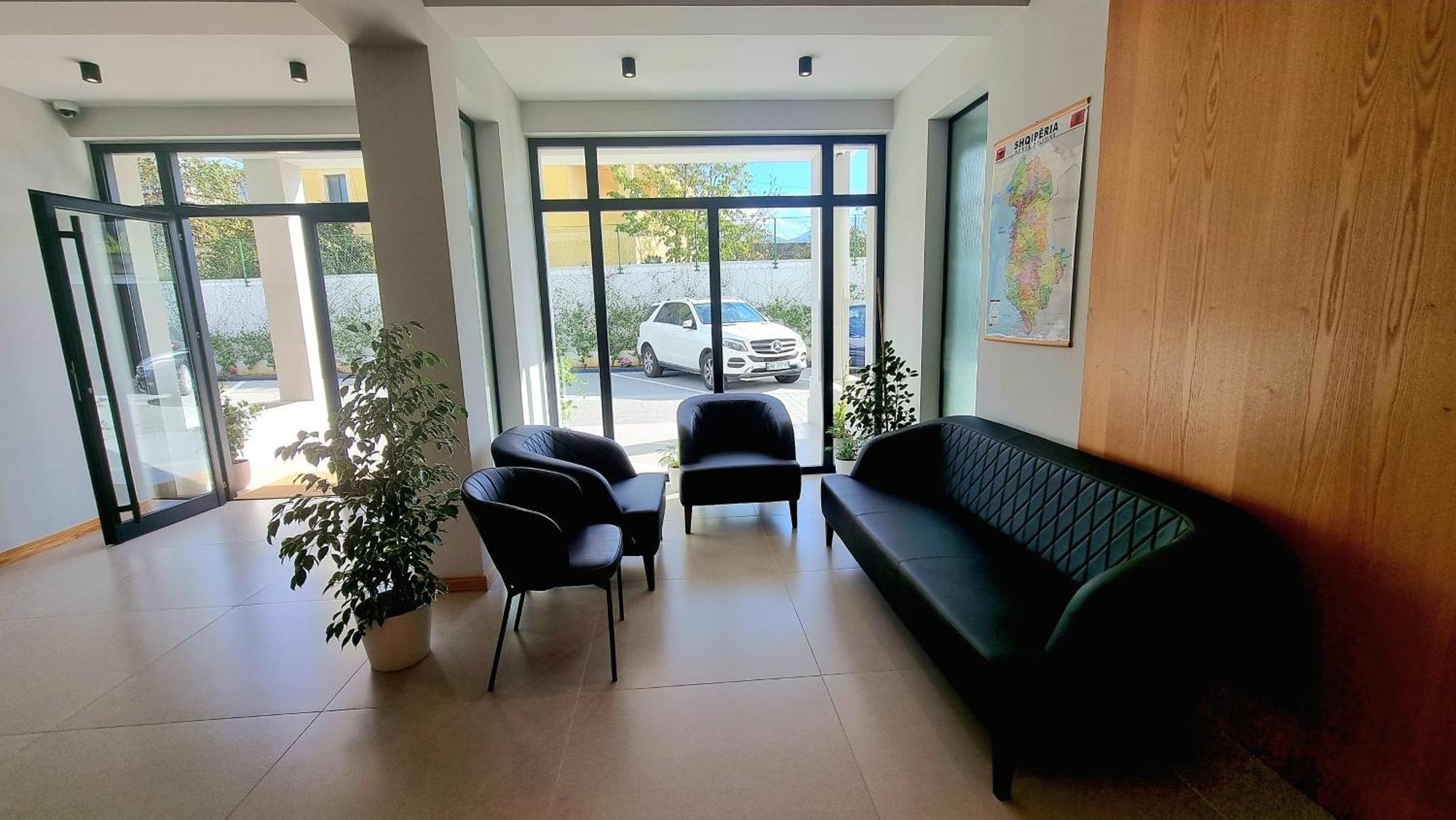 Sibb Hotel Тирана Экстерьер фото