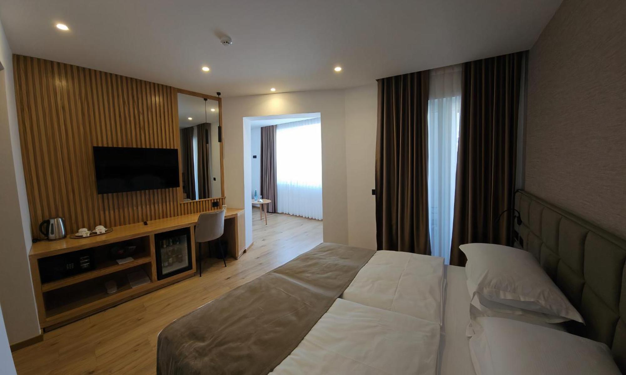 Sibb Hotel Тирана Экстерьер фото