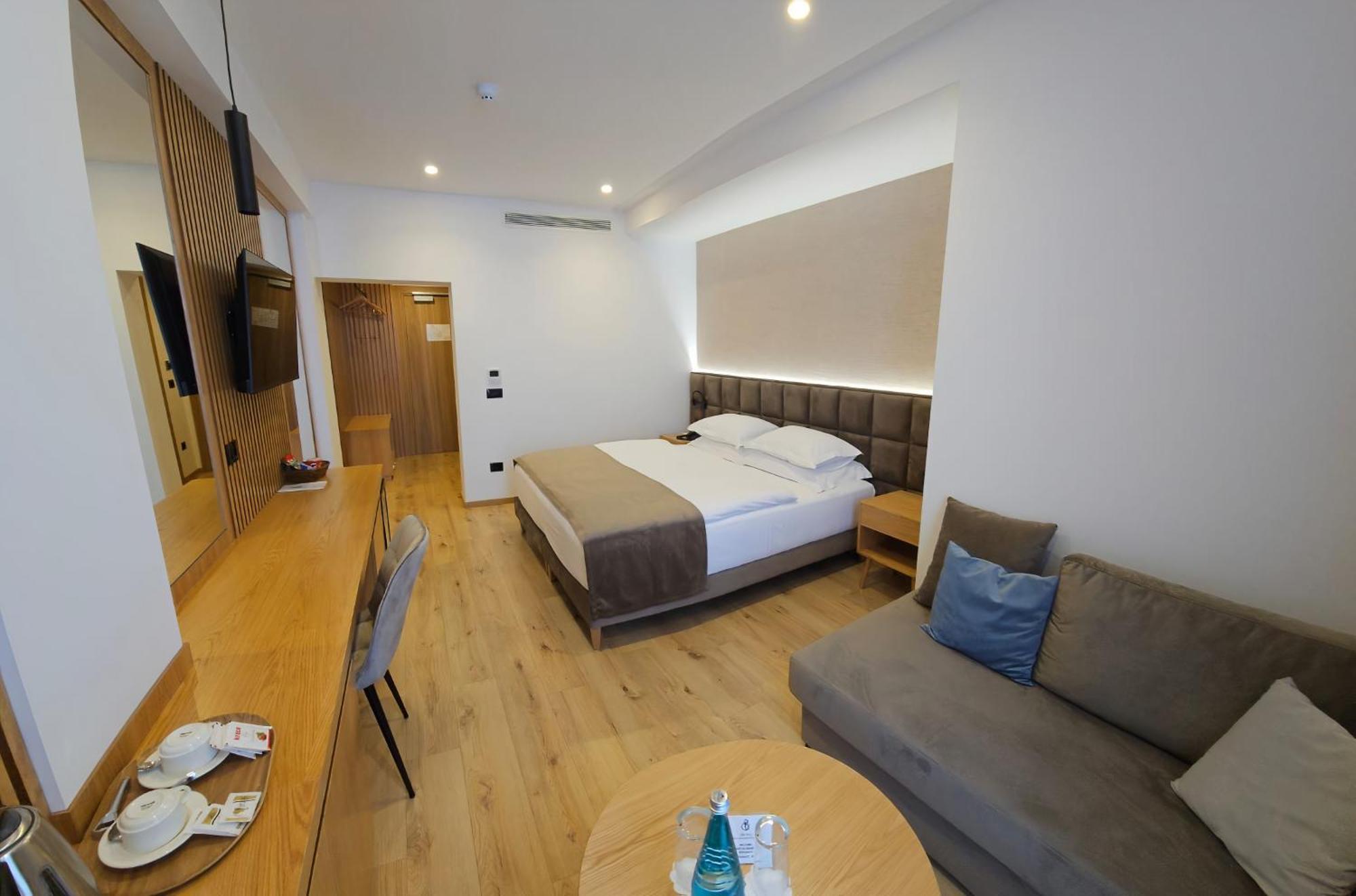 Sibb Hotel Тирана Экстерьер фото