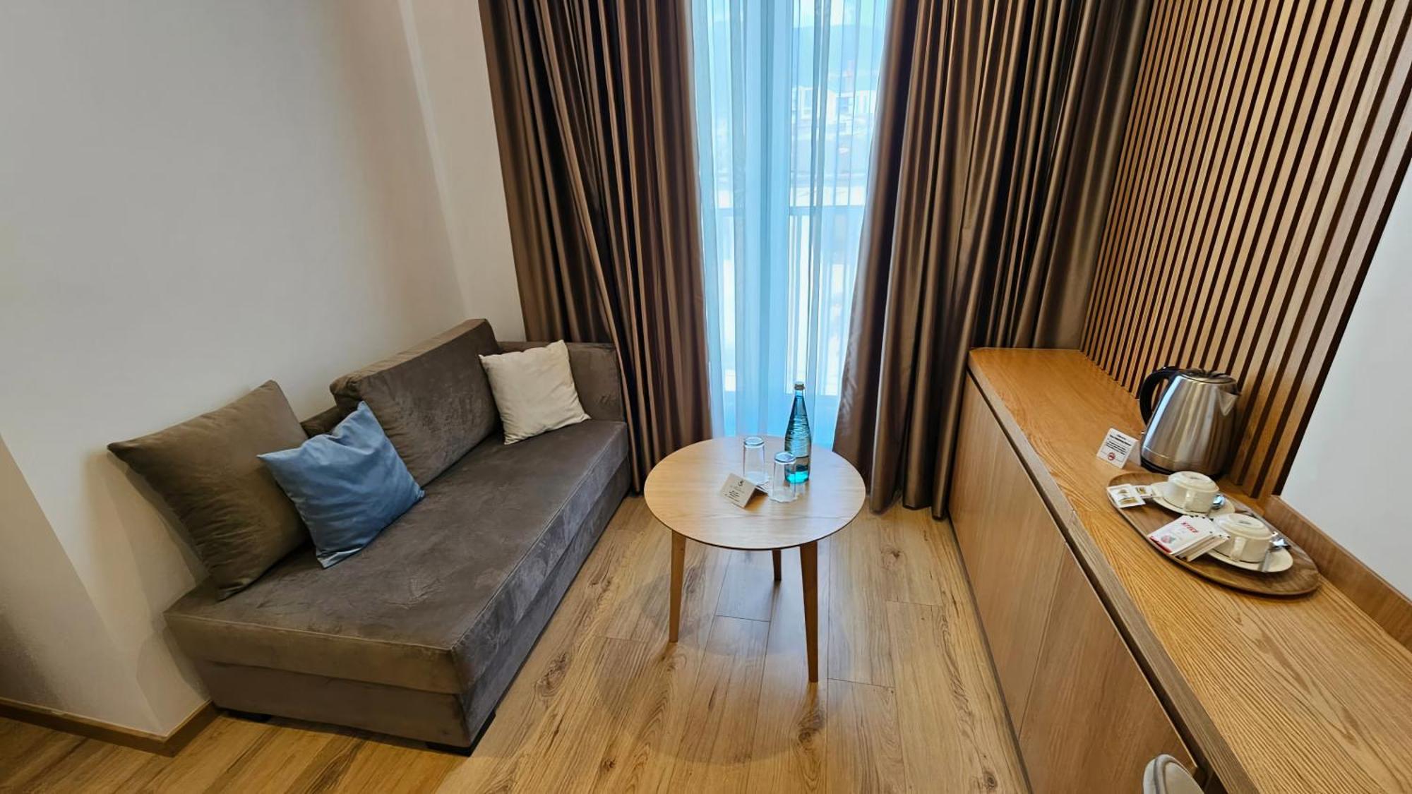 Sibb Hotel Тирана Экстерьер фото