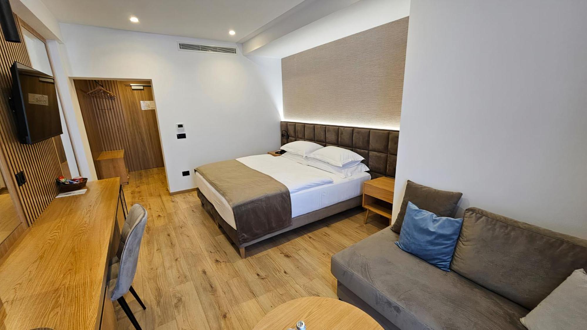 Sibb Hotel Тирана Экстерьер фото