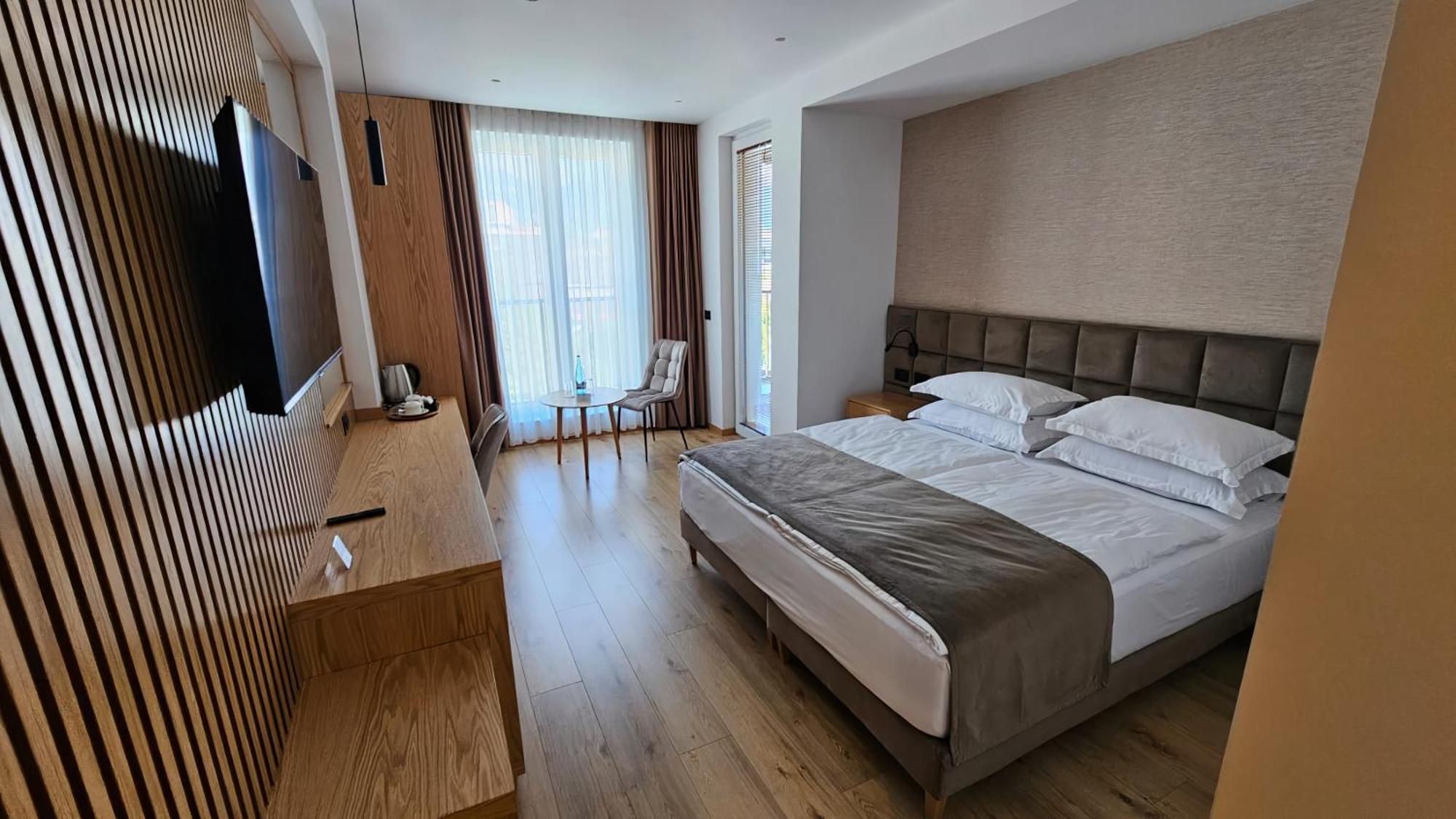 Sibb Hotel Тирана Экстерьер фото