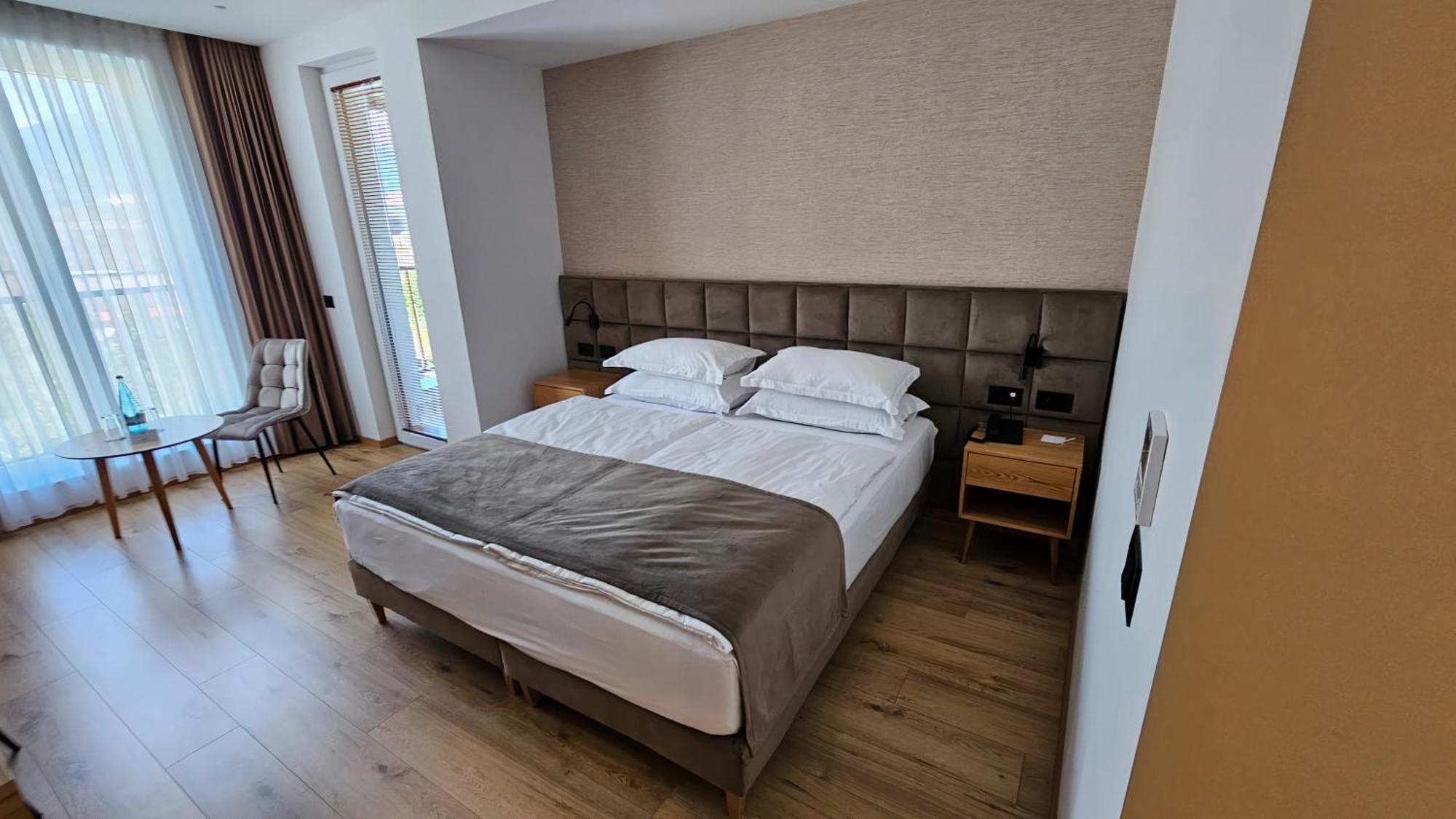 Sibb Hotel Тирана Экстерьер фото